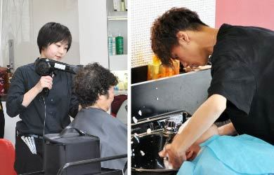 パーマとシャンプーをしている