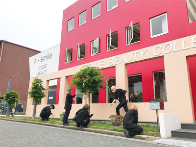 堺本校舎前の掃除風景