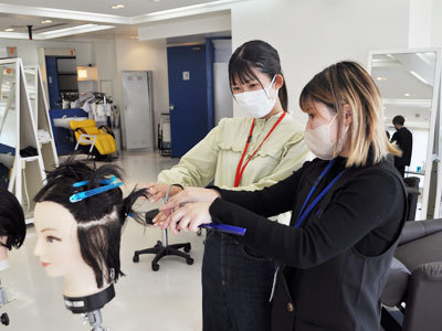 カットのハサミの動かし方