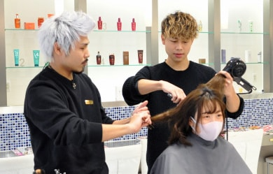 ブローをしている写真